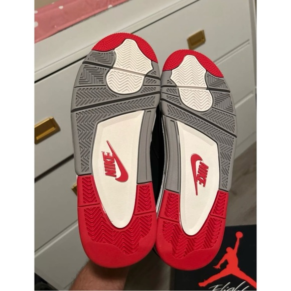 Jordan 4 Retro Bred 2019 SIZE 10.5 DS OG ALL - Picture 14 of 15